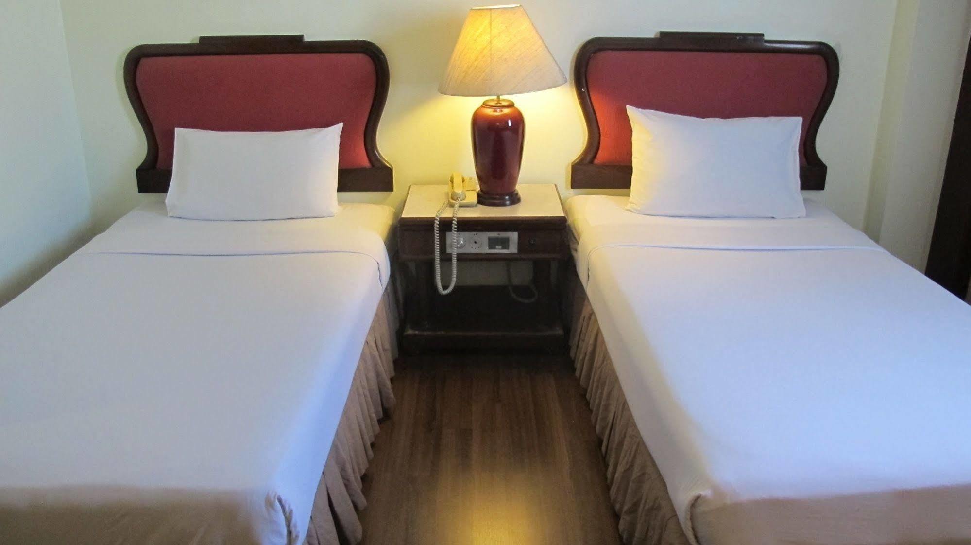Lee Gardens Hotel Хатъяй Экстерьер фото